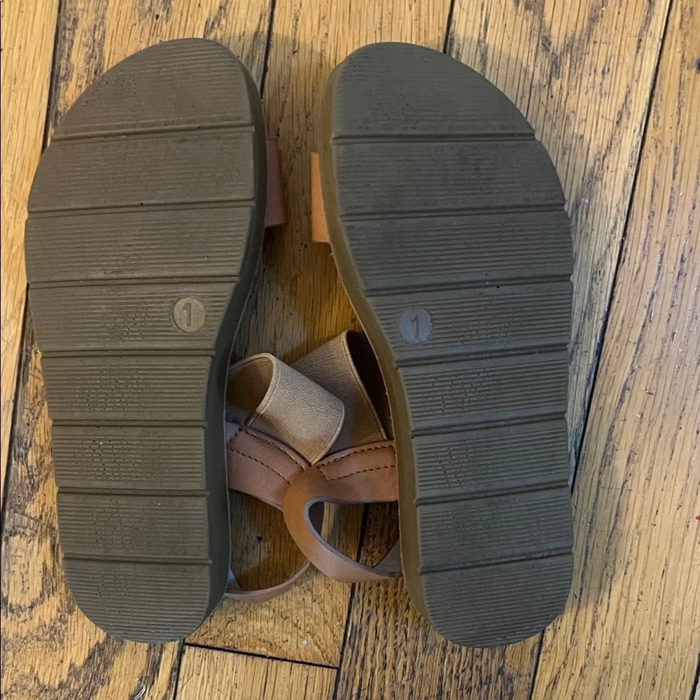 Chic Tan Strappy Sandals - Picture 4 of 4